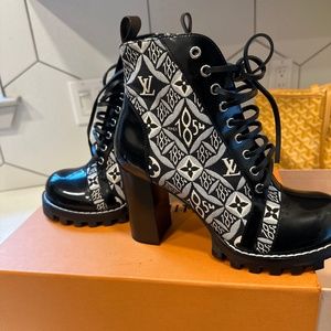 Another Out + About Post! LV Star Trail Ankle Boots + LV Noir